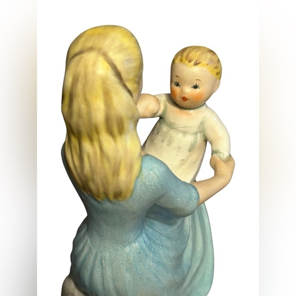 Goebel 6 Inch Rock A Bye Baby Statue Mom & Baby - Picture 7 of 8